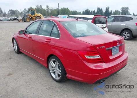 2013 Mercedes-Benz C 300 Sport 4Matic z USA, uszkodzony, nr VIN WDDGF8AB8DR265008